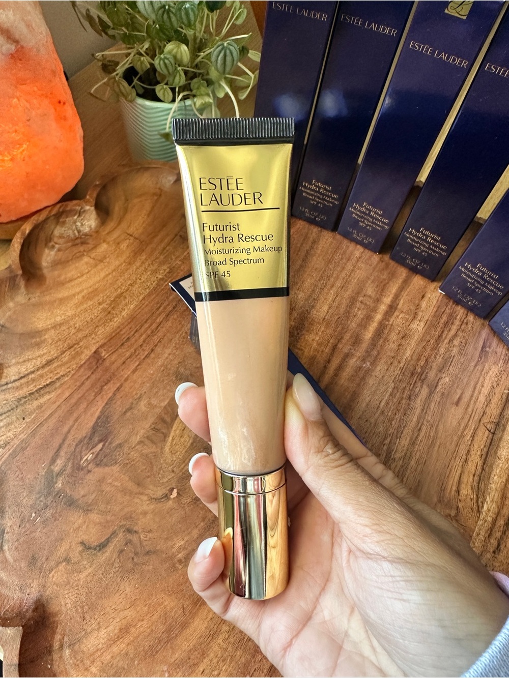 Estee Lauder Futurist Hydra Rescue Moisturizing Makeup 4N1 Shell Beige
